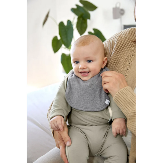 Bio Baby-Lätzchen 3er-Pack in Dunkelgrau+Hellgrau+Beige Grau+Grau+Beige von Lässig Größe 19x27 cm
