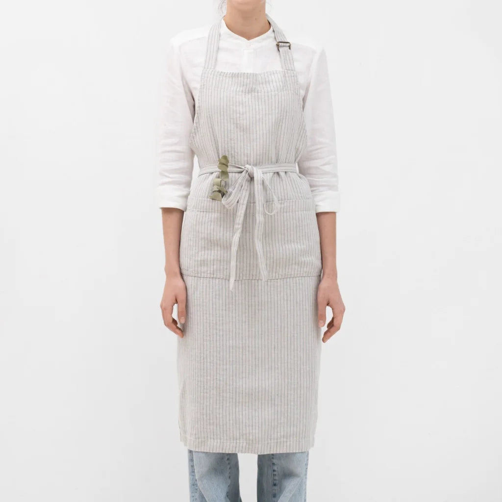 Leinen Kochschürze Streifen in Hellgrau+Blau Grau+Blau Muster Streifen von Linen Tales Größe 100 cm breit+ 98 cm lang