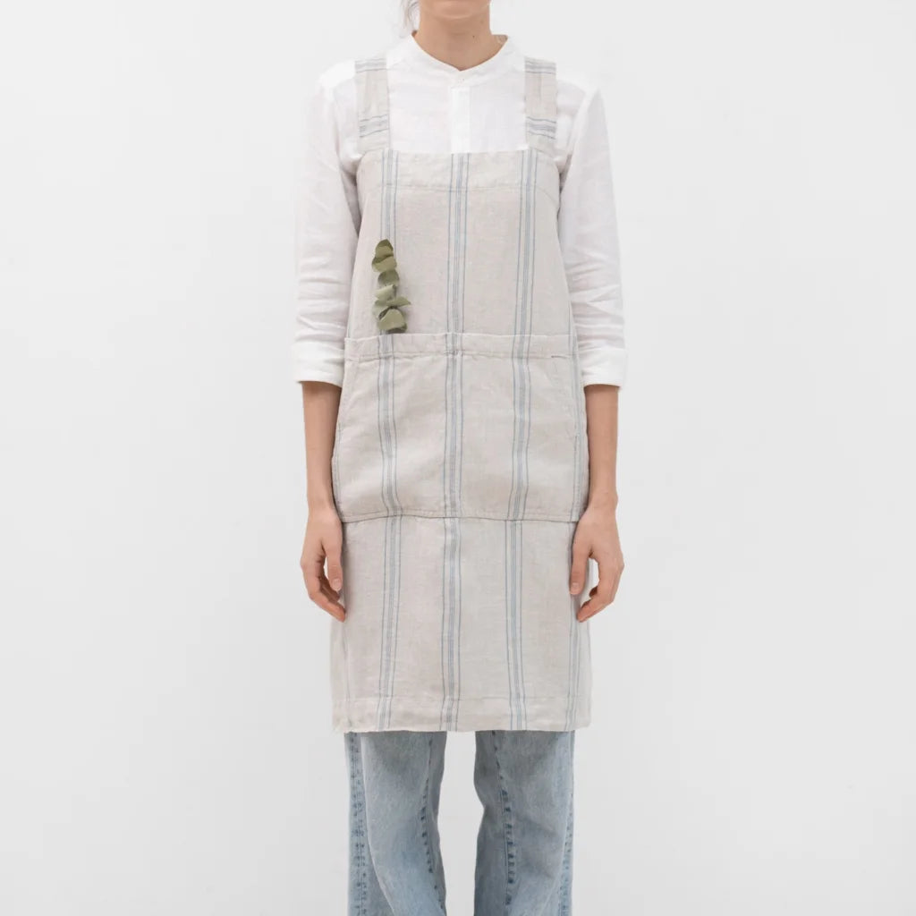 Leinen Pinafore-Schürze Streifen in Hellgrau+Blau Grau+Blau Muster Streifen von Linen Tales Größe 114 cm breit+ 83 cm lang