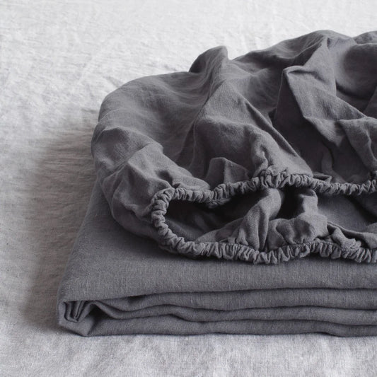 Leinen Spannbettlaken für Boxspringbetten in Übergröße in Anthrazit Grau von Linen Tales Größe 160x200 cm