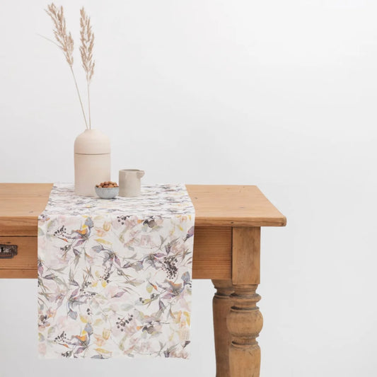 Leinen Tischläufer Blumen in Weiß+Flieder+Gelb Weiß+Lila+Gelb Muster Blumen von Linen Tales Größe 40x200 cm
