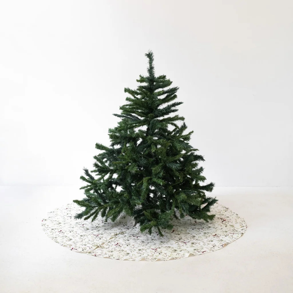 Leinen Weihnachtsbaumdecke Mistelzweige in Weiß+Olive+Dunkelrot Weiß+Grün+Rot Muster Mistelzweige von Linen Tales Größe Ø 125 cm