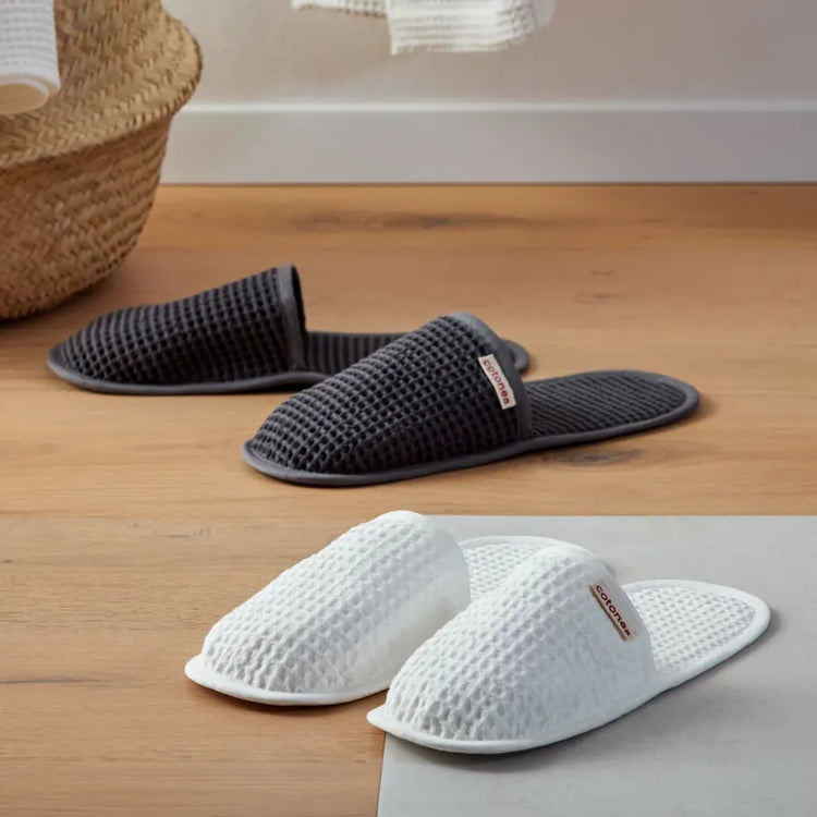 Slipper aus Naturmaterialien wie Bio-Baumwolle