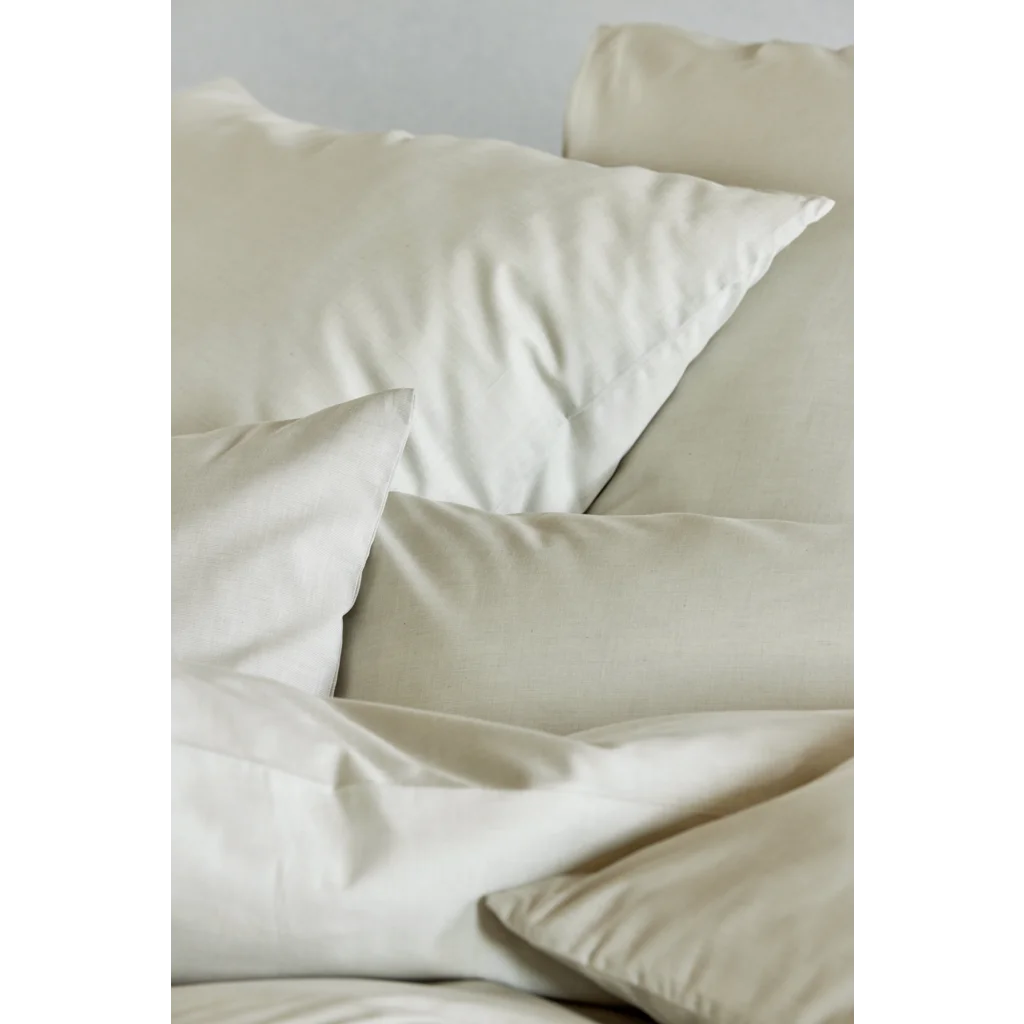 Bio Chambray Bettwäsche Nuance Kissenbezug in Muschel Beige von Cotonea Größe 80x80 cm