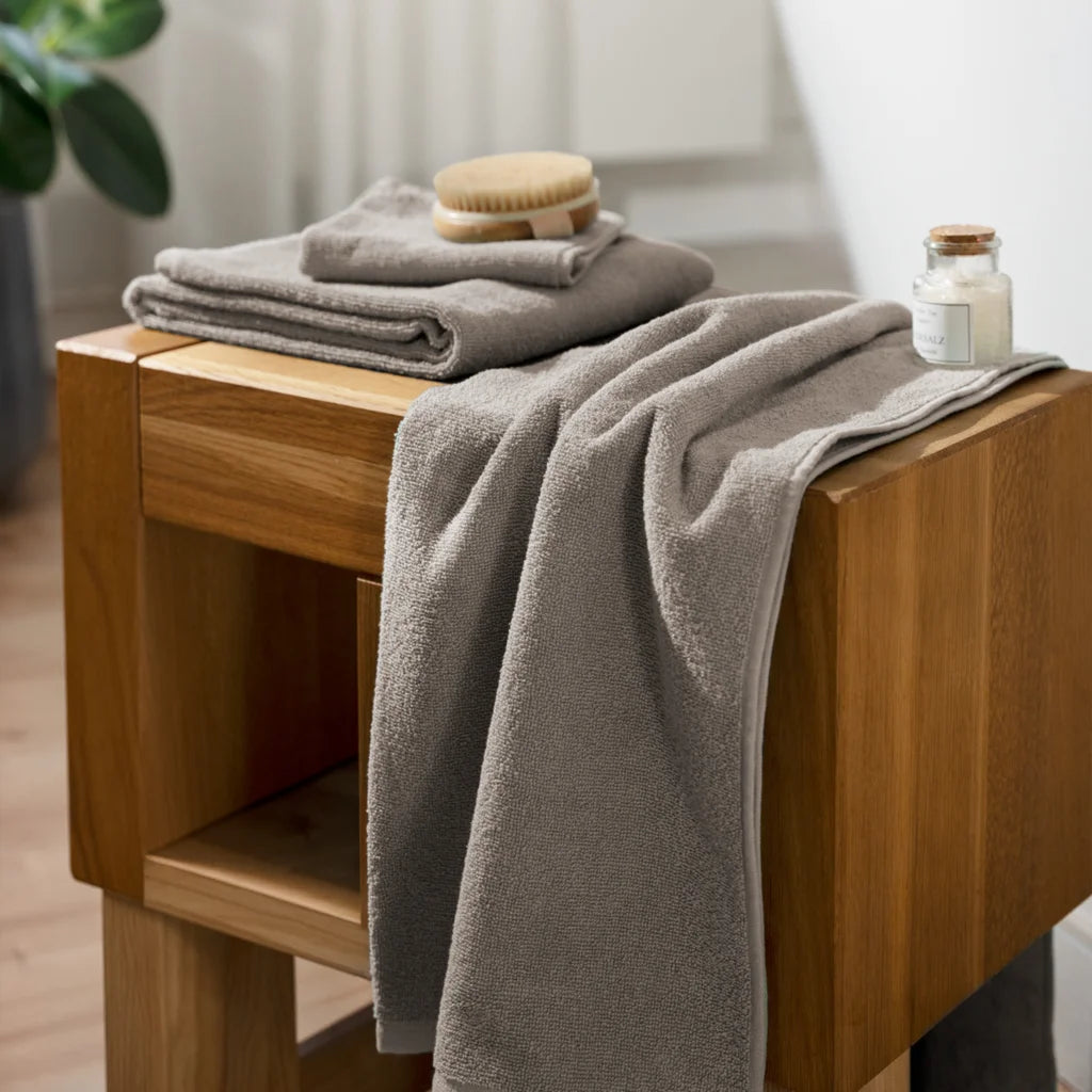 Bio Frottier Duschtuch BARI in Stein Grau von Living Crafts Größe 70x140 cm