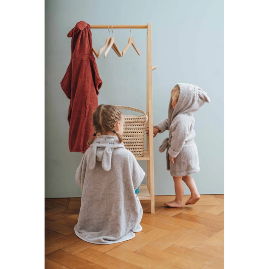 Bio Frottier Kinder-Badeponcho Hase in Silbergrau Grau Muster Hase von kikadu Größe 65x62 cm