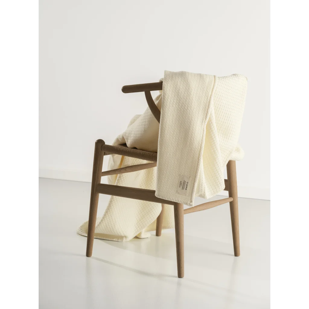 Decke in Feinstrick-Optik in Creme von Cradle Studio Größe 150x210 cm