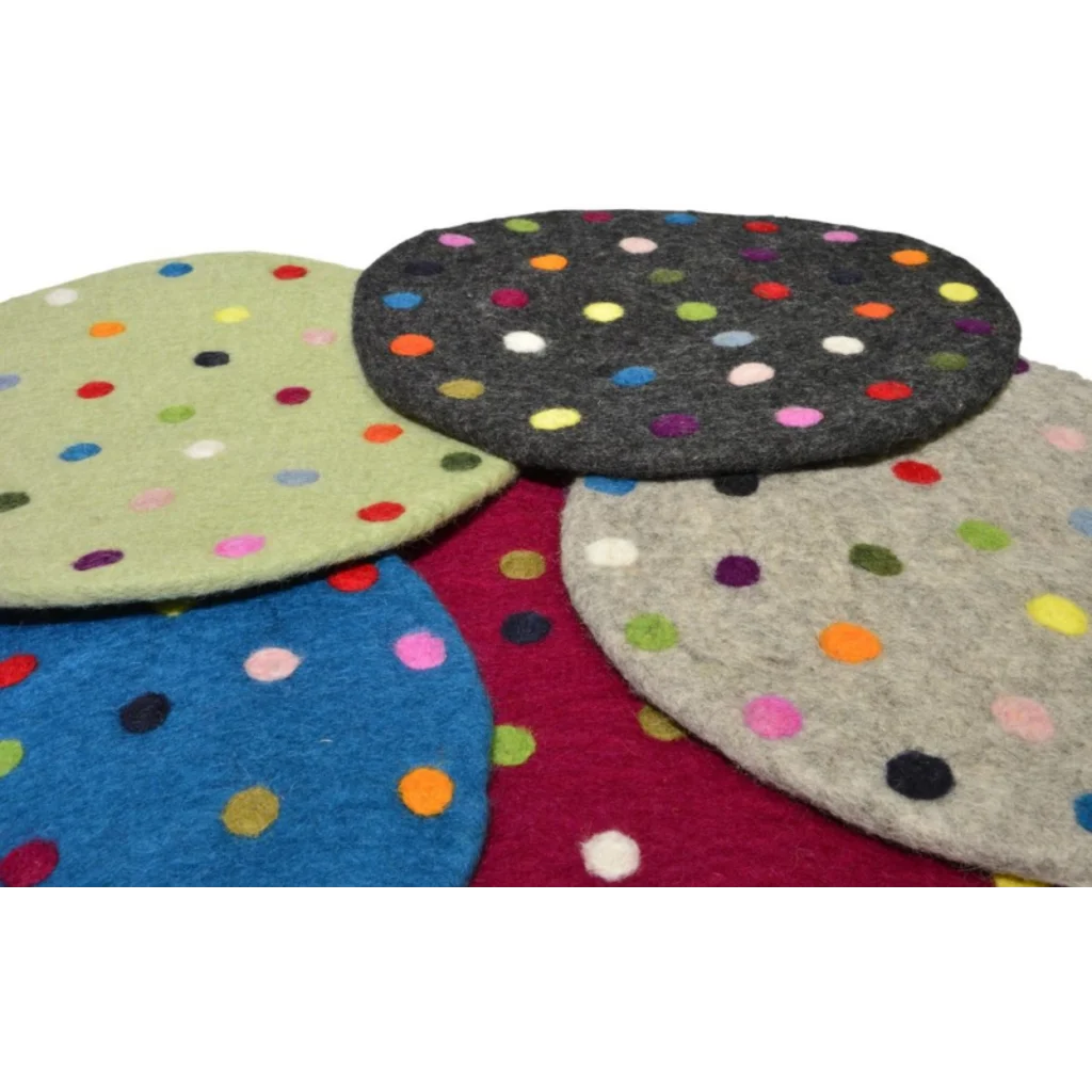 Filz Sitzkissen rund Dots in Goldgelb Gelb Muster Dots von Frida Feeling Größe Ø 35 cm