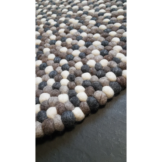 Filz Teppich rund mit großen Kugeln in Creme+Hellgrau+Braun+Anthrazit Creme+Grau+Braun+Grau Muster Bunt von Frida Feeling Größe Ø 120 cm