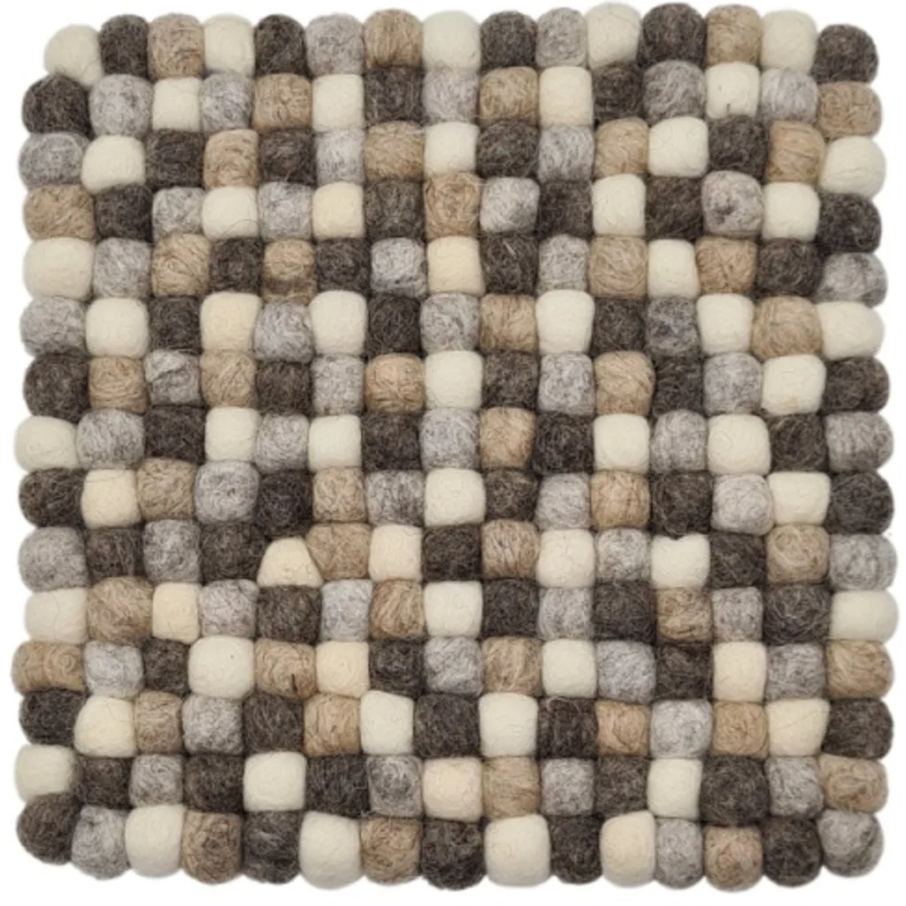 Filz Untersetzer quadratisch mit kleinen Kugeln in Creme+Beige+Braun+Hellgrau Creme+Beige+Braun+Grau Muster Bunt von Frida Feeling Größe 21x21 cm
