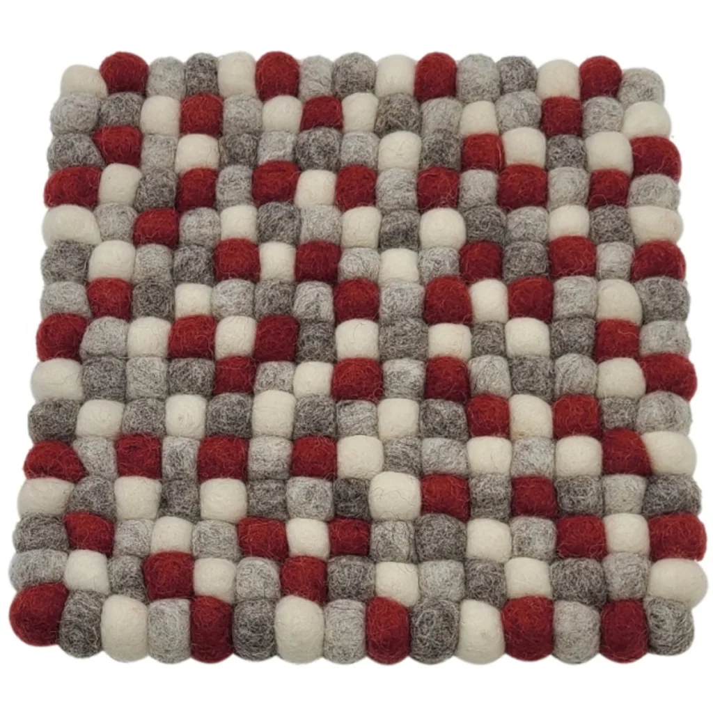 Filz Untersetzer quadratisch mit kleinen Kugeln in Creme+Dunkelrot+Hellgrau+Braun Creme+Rot+Grau+Braun Muster Bunt von Frida Feeling Größe 21x21 cm