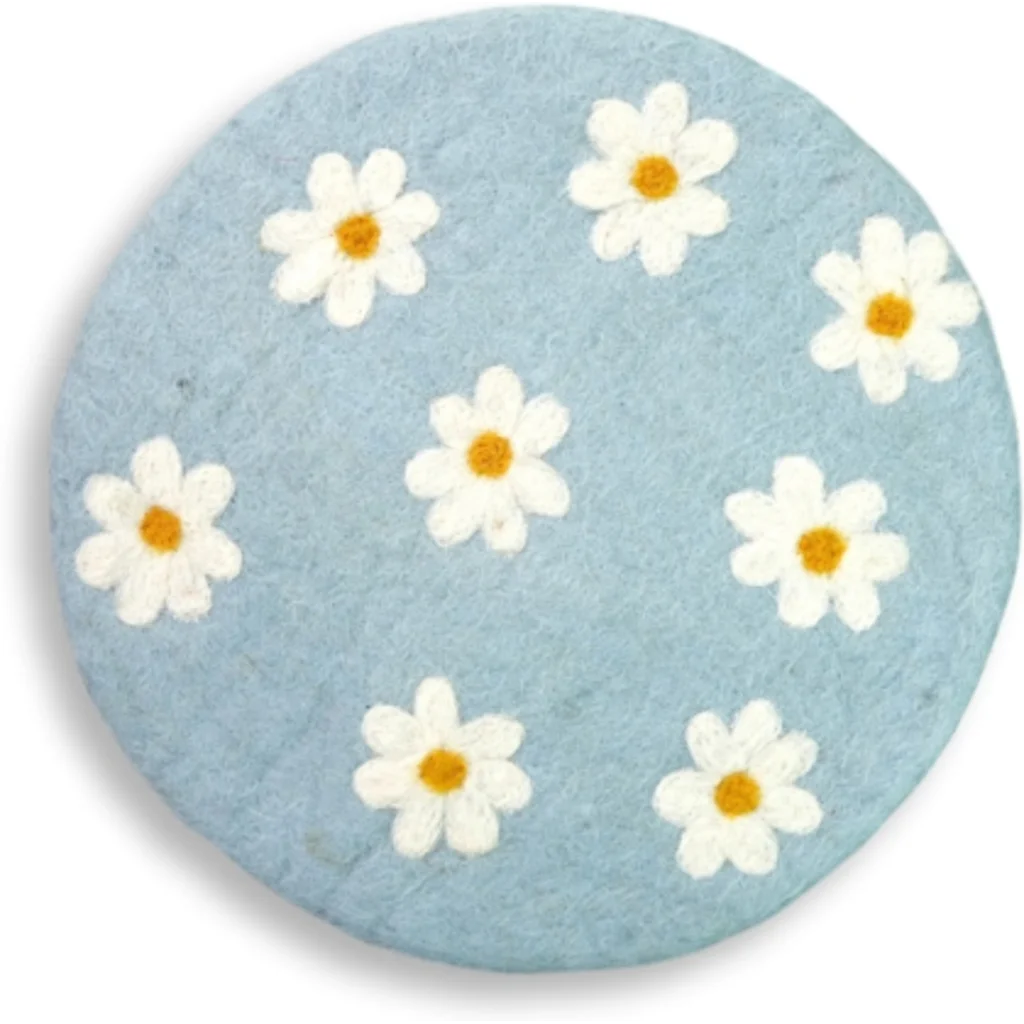 Filz Untersetzer rund Blumen in Hellblau+Weiß Blau+Weiß Muster Blumen von Frida Feeling Größe Ø 21 cm