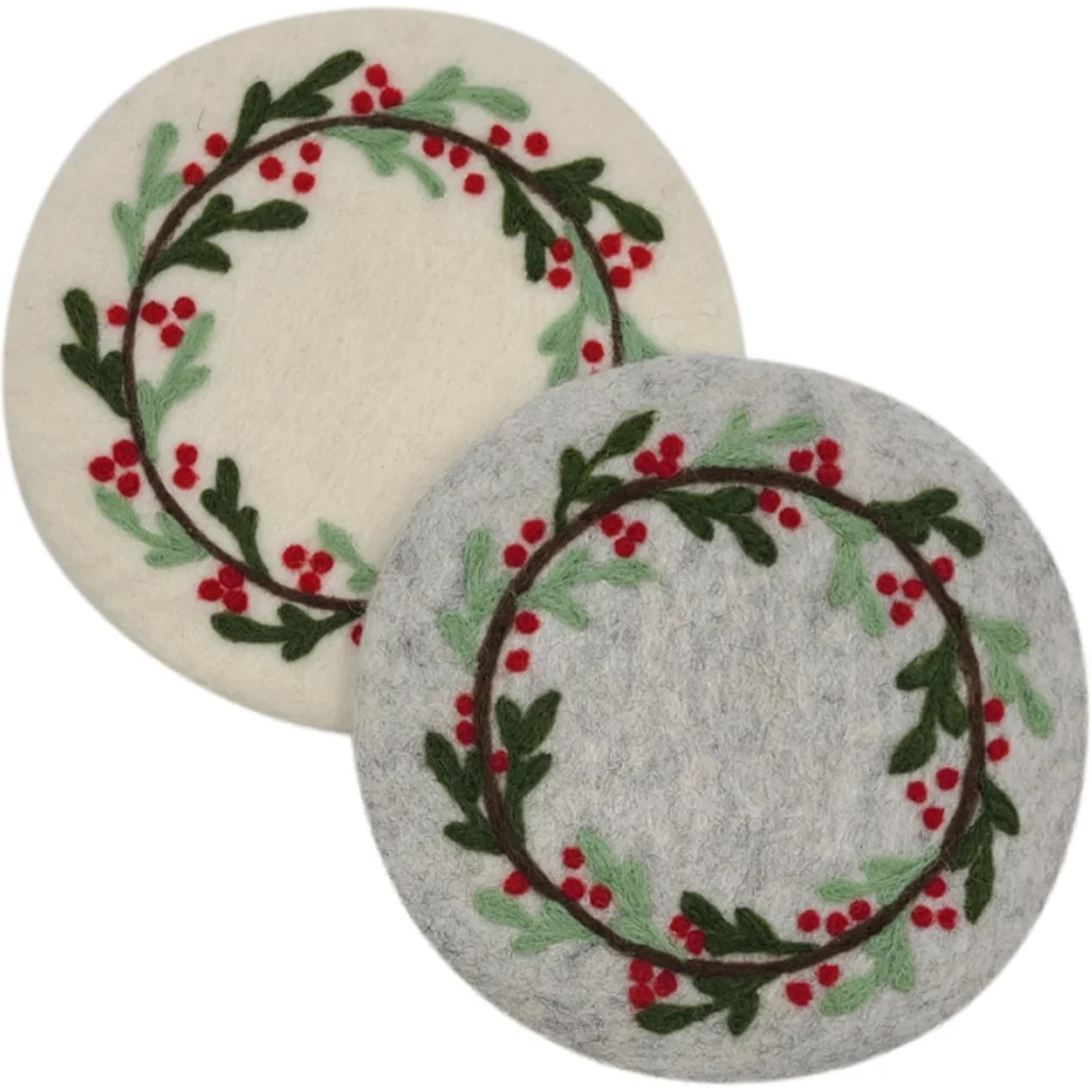 Filz Untersetzer rund Mistelzweige in Creme+Rot+Dunkelgrün+Hellgrün Creme+Rot+Grün+Grün Muster Mistelzweige von Frida Feeling Größe Ø 21 cm