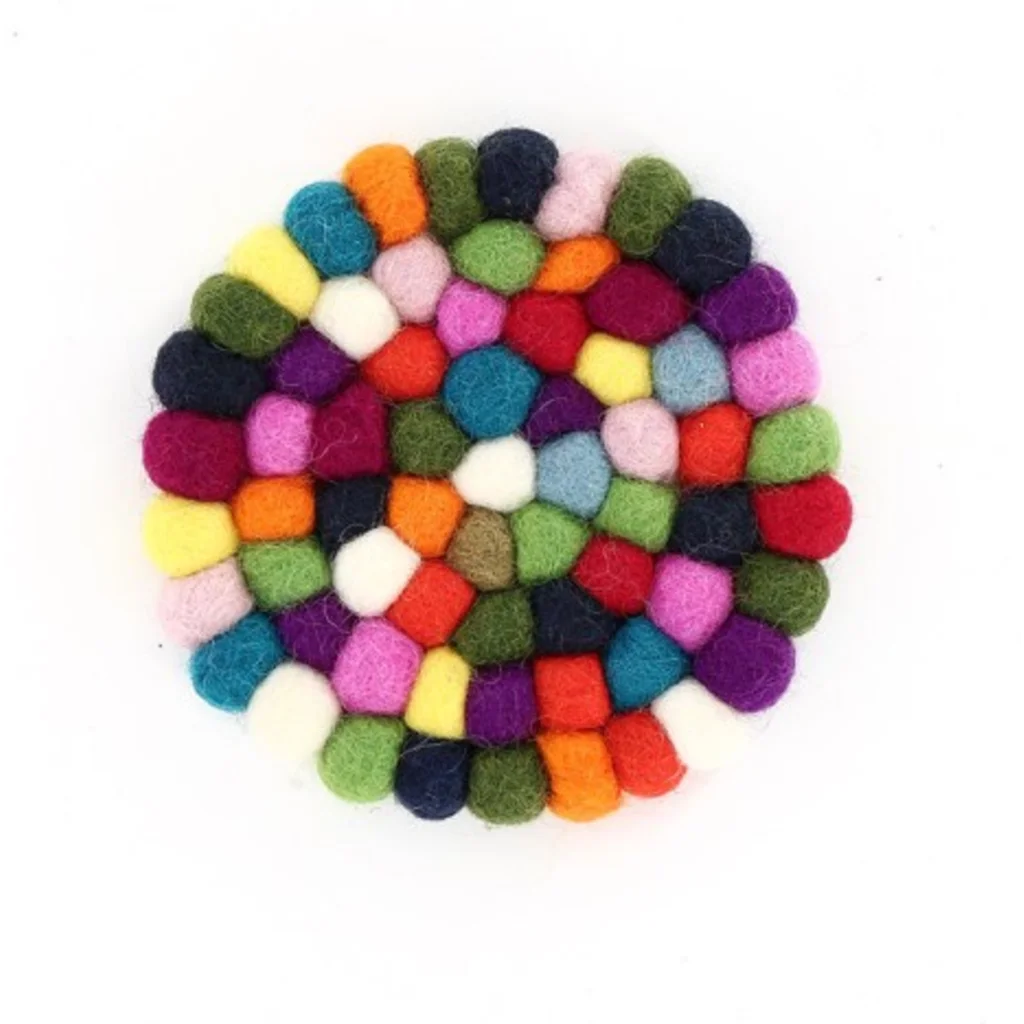 Filz Untersetzer rund mit kleinen Kugeln in Creme+Rot+Blau+Grün Muster Bunt von GLOBO Größe Ø 10 cm