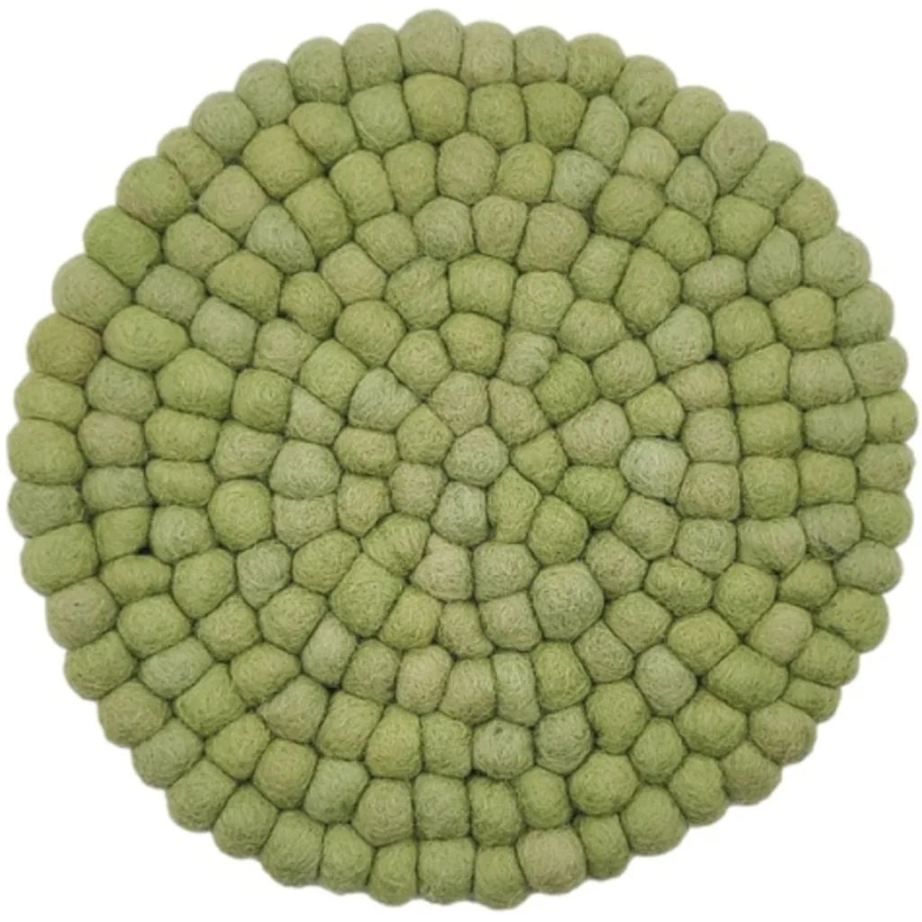 Filz Untersetzer rund mit kleinen Kugeln in Pistazie Grün von Frida Feeling Größe Ø 21 cm