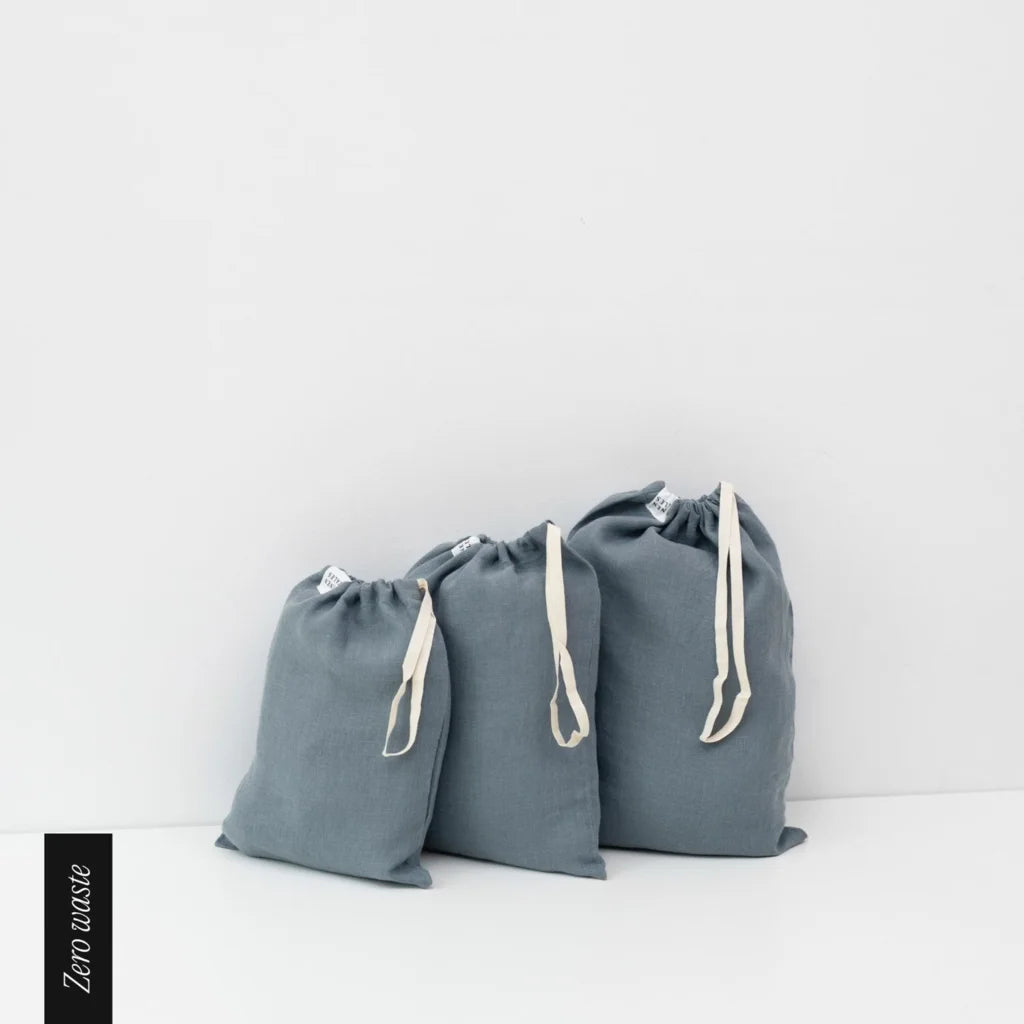Leinen Aufbewahrungsbeutel 3er-Set in Taubenblau Blau von Linen Tales Größe 30x38 + 26x32 + 22x28 cm