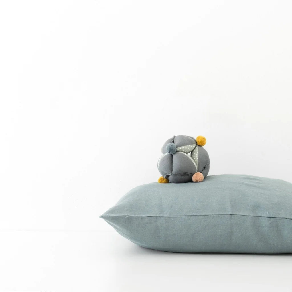 Leinen Baby-+Kinder-Bettwäsche Kissenbezug in Taubenblau Blau von Linen Tales Größe 40x60 cm