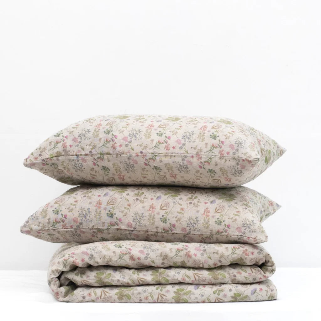 Leinen Bettwäsche Botanik Garnitur 3-teilig in Creme+Rosa+Grün+Braun Muster Botanik von Linen Tales Größe 200x200 + 2x 50x70 cm