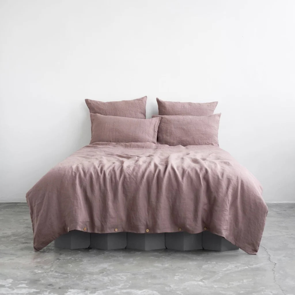 Leinen Bettwäsche Garnitur in Altrosa Rosa von Linen Tales Größe 150x210 + 50x60 cm