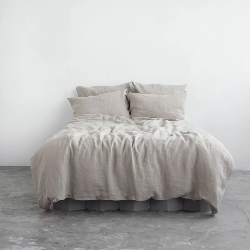 Leinen Bettwäsche Garnitur in Beige von Linen Tales Größe 135x200 + 40x80 cm