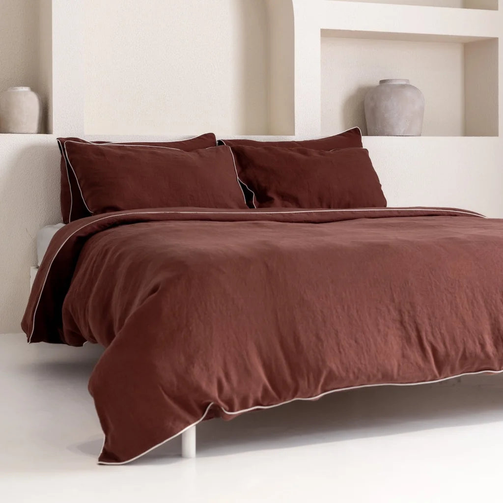 Leinen Bettwäsche mit Paspel Garnitur in Schokolade+Weiß Braun+Weiß von Linen Tales Größe 140x200 + 50x70 cm