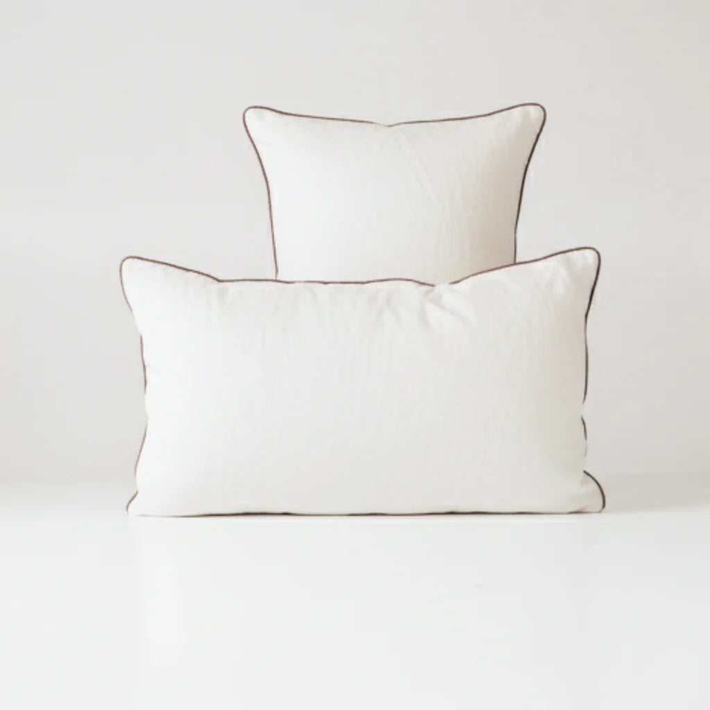 Leinen Bettwäsche mit Paspel Kissenbezug in Weiß+Beige von Linen Tales Größe 50x90 cm