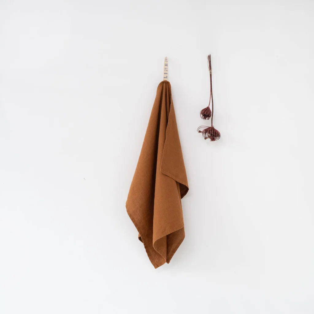 Leinen Geschirrtuch 2er-Pack in Haselnuss Braun von Linen Tales Größe 45x65 cm