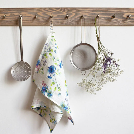 Leinen Geschirrtuch Blumen 2er-Pack in Weiß+Blau Muster Blumen von Linen Tales Größe 45x65 cm