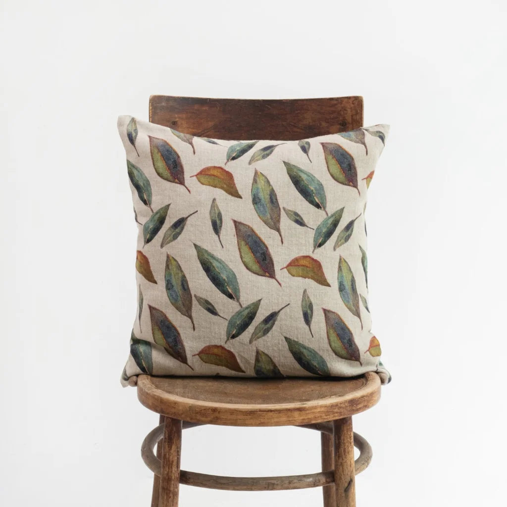 Leinen Kissenhülle Blätter in Creme+Grün+Orange Muster Blätter von Linen Tales Größe 45x45 cm