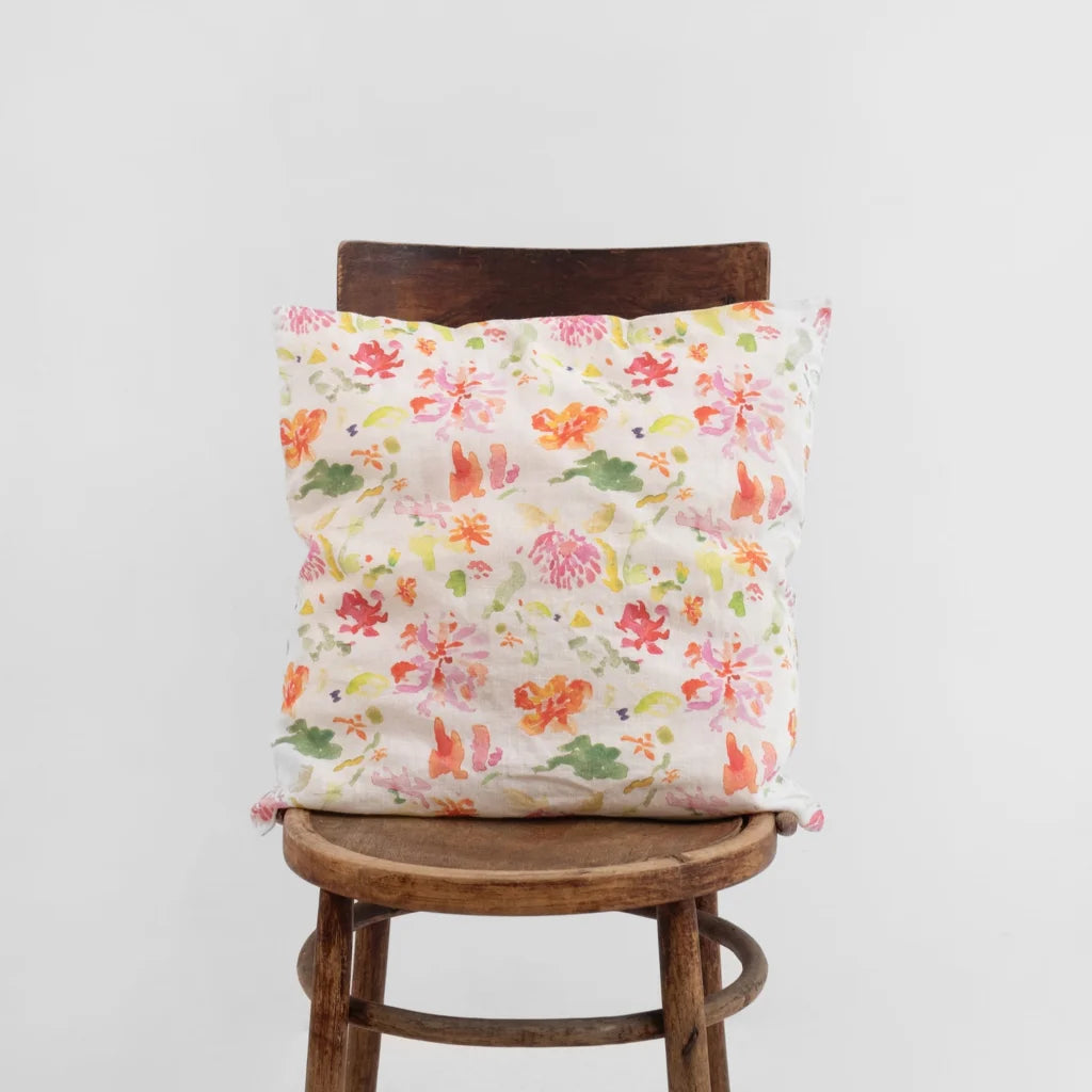Leinen Kissenhülle Blumen in Weiß+Rosa+Orange+Grün Muster Blumen von Linen Tales Größe 50x50 cm