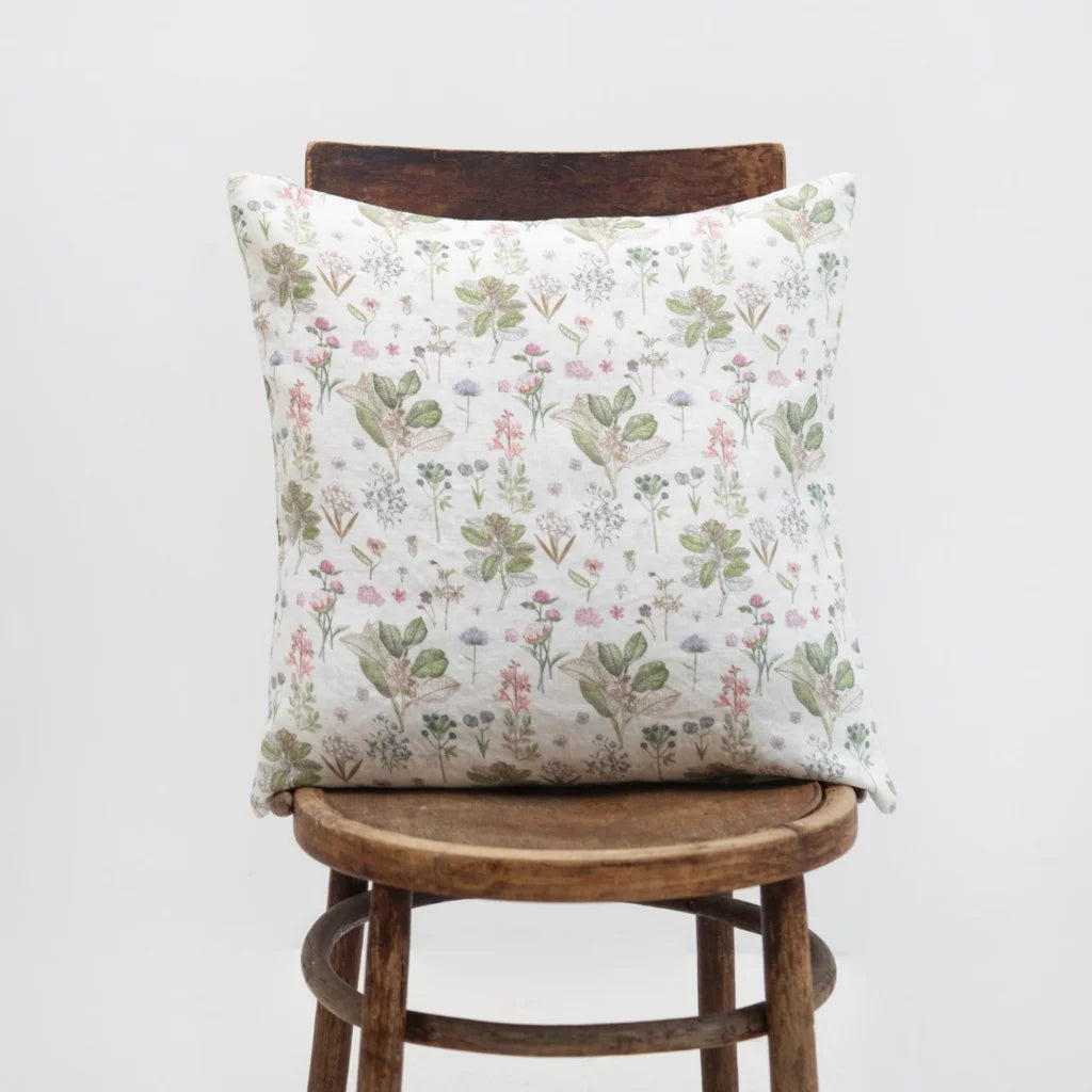 Leinen Kissenhülle Botanik in Weiß+Rosa+Grün+Braun Muster Botanik von Linen Tales Größe 40x80 cm