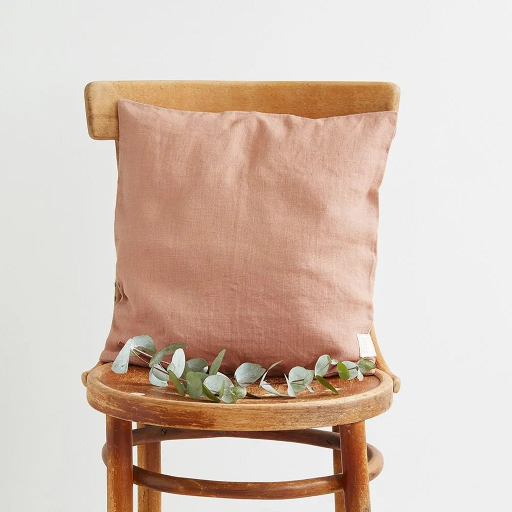 Leinen Kissenhülle in Apricot Orange von Linen Tales Größe 50x50 cm