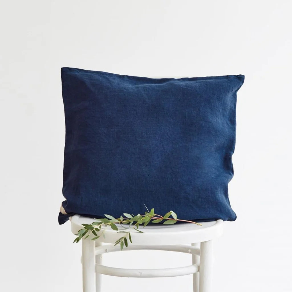Leinen Kissenhülle in Dunkelblau Blau von Linen Tales Größe 40x40 cm