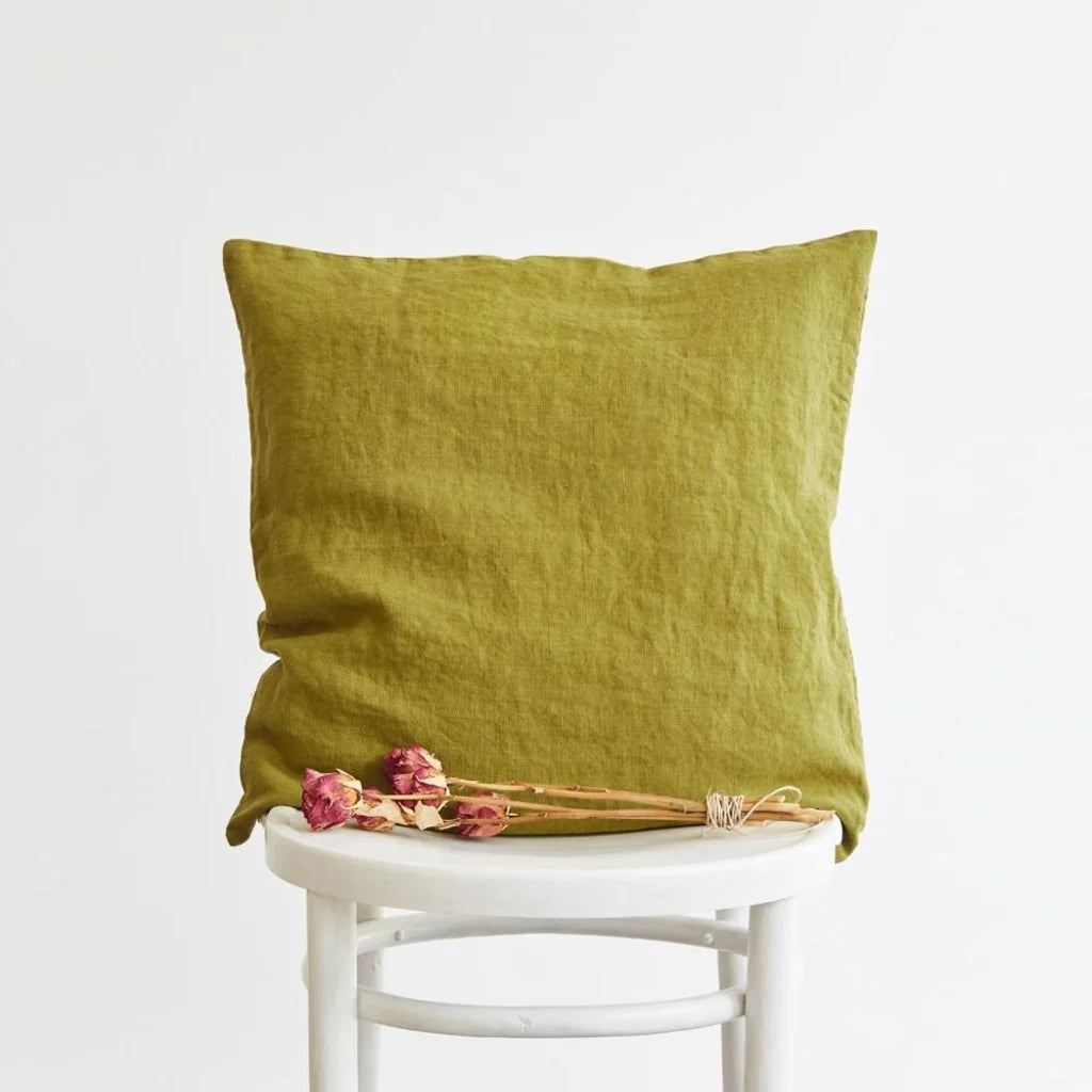 Leinen Kissenhülle in Moosgrün Grün von Linen Tales Größe 50x50 cm