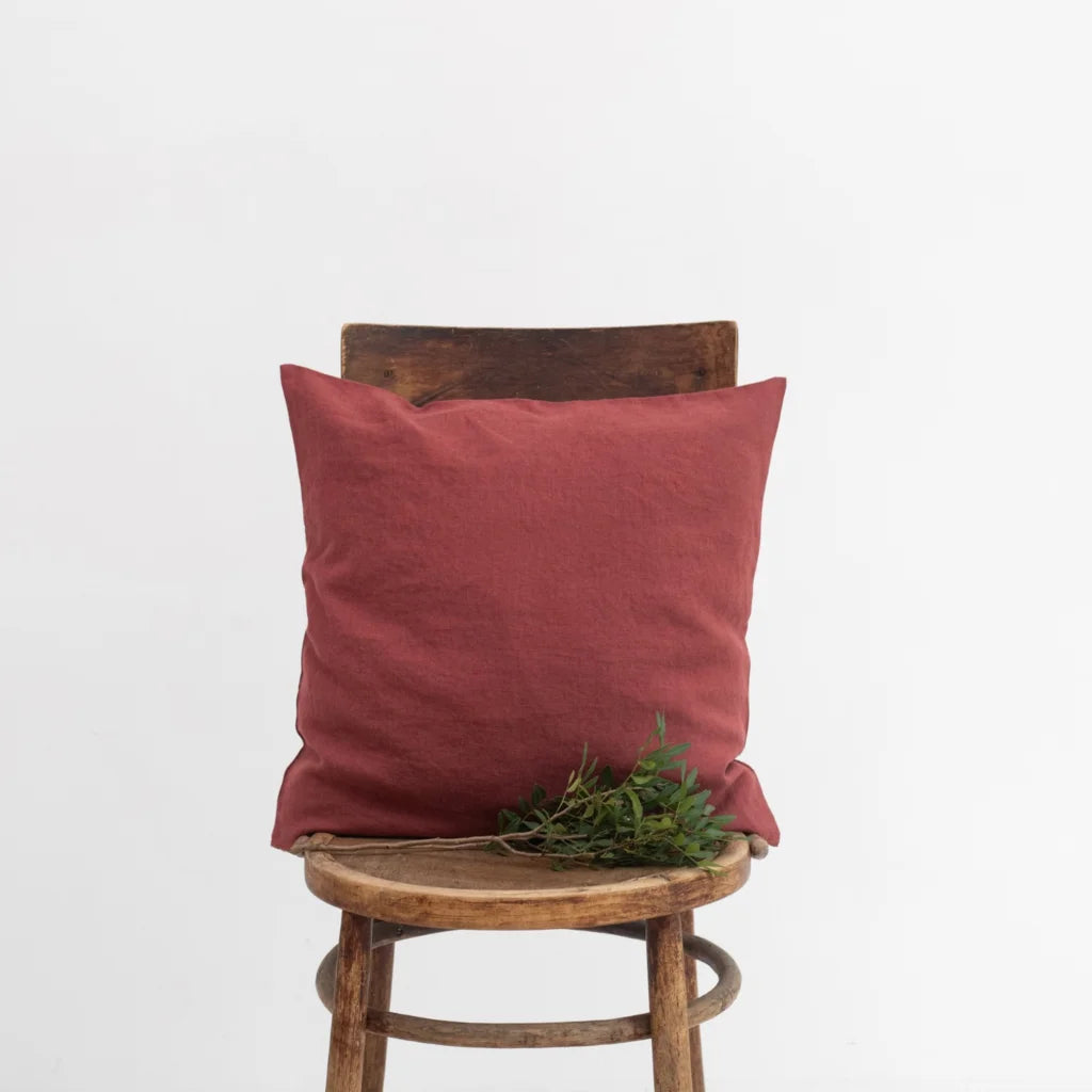 Leinen Kissenhülle in Weinrot Rot von Linen Tales Größe 40x40 cm