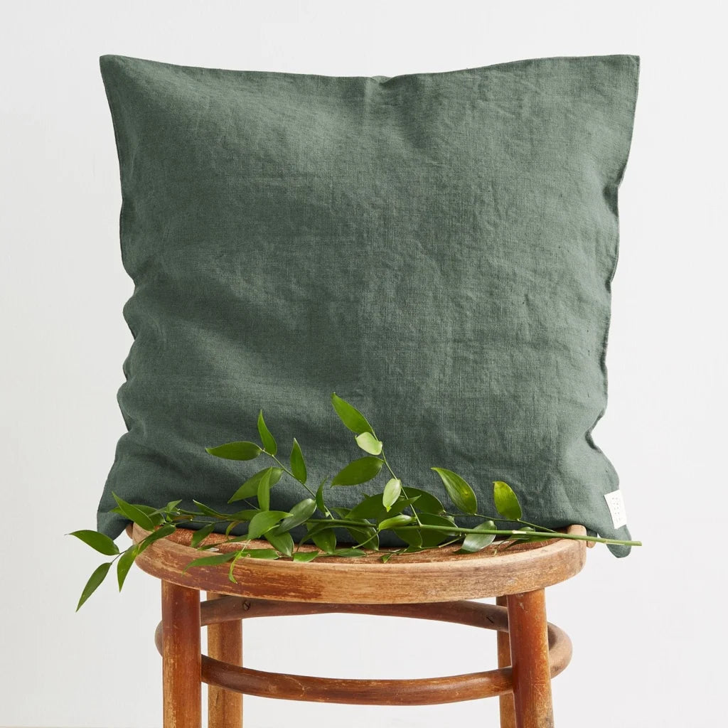 Leinen Kissenhülle rechteckig in Waldgrün Grün von Linen Tales Größe 40x80 cm