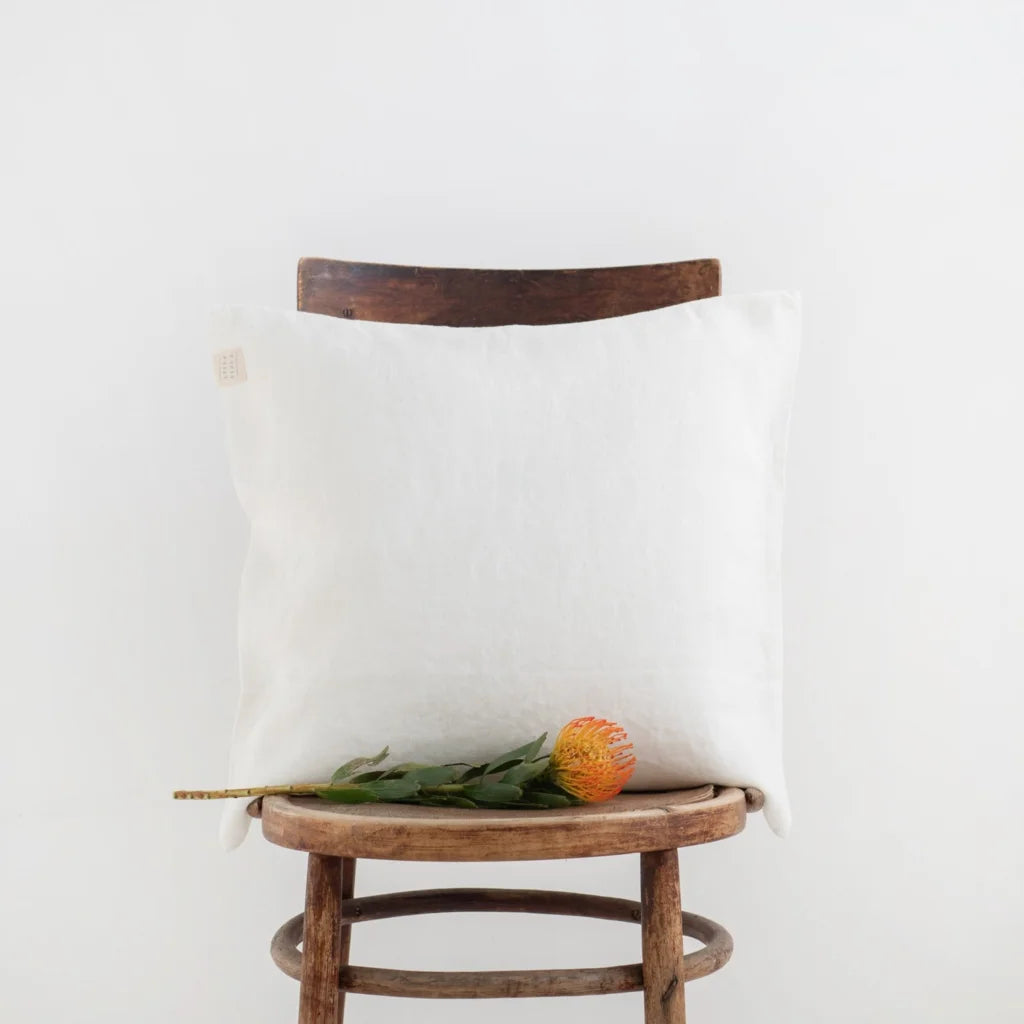 Leinen Kissenhülle rechteckig in Weiß von Linen Tales Größe 40x80 cm
