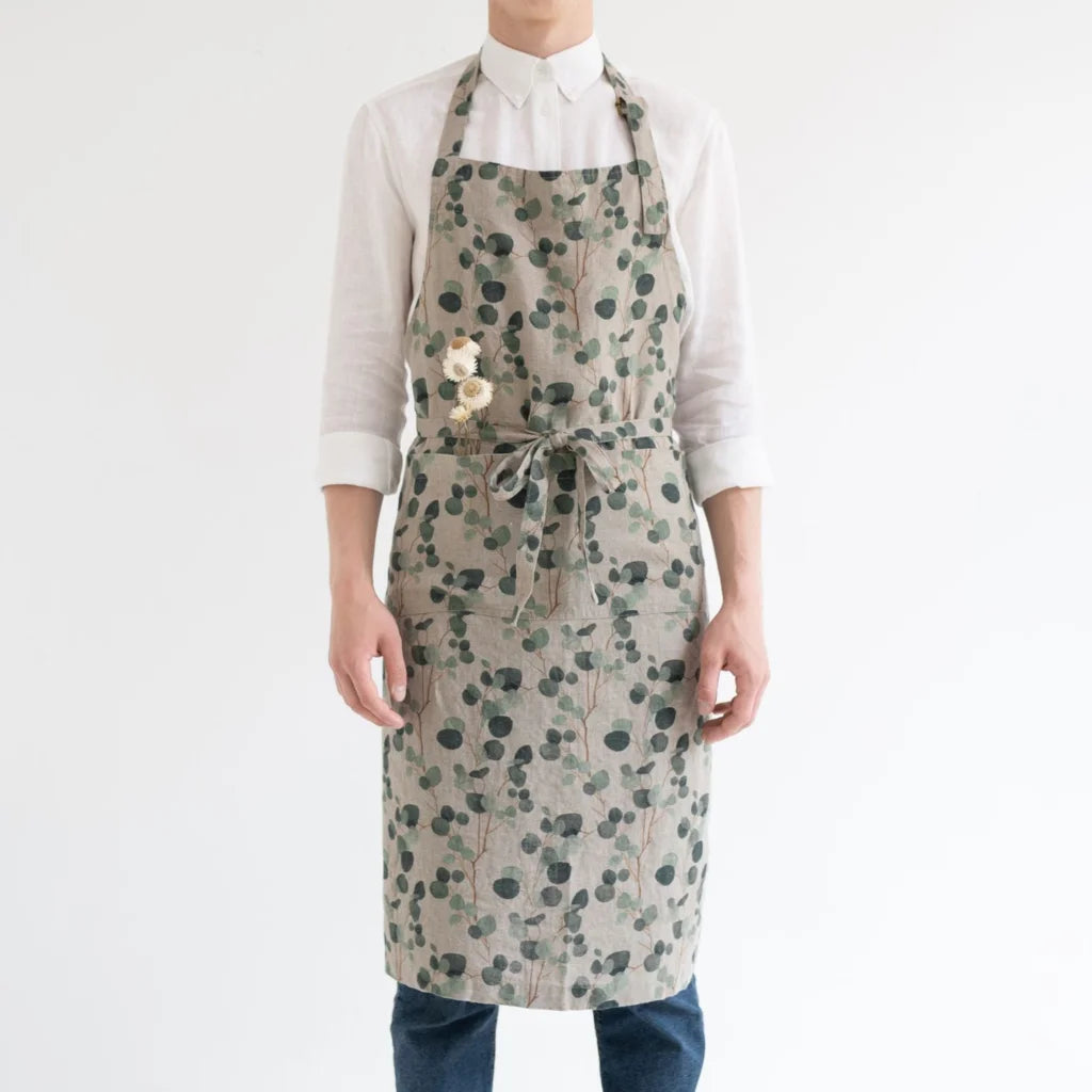 Leinen Kochschürze Eukalyptus in Creme+Grün+Dunkelgrün Muster Eukalyptus von Linen Tales Größe 100 cm breit+ 98 cm lang