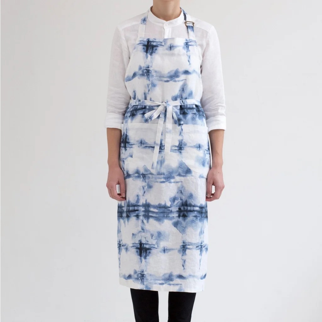 Leinen Kochschürze Farbverlauf in Weiß+Blau Muster Farbverlauf von Linen Tales Größe 100 cm breit+ 98 cm lang