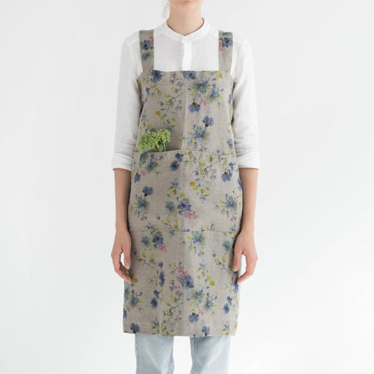 Leinen Pinafore-Schürze Blumen in Creme+Blau Muster Blumen von Linen Tales Größe 114 cm breit+ 83 cm lang