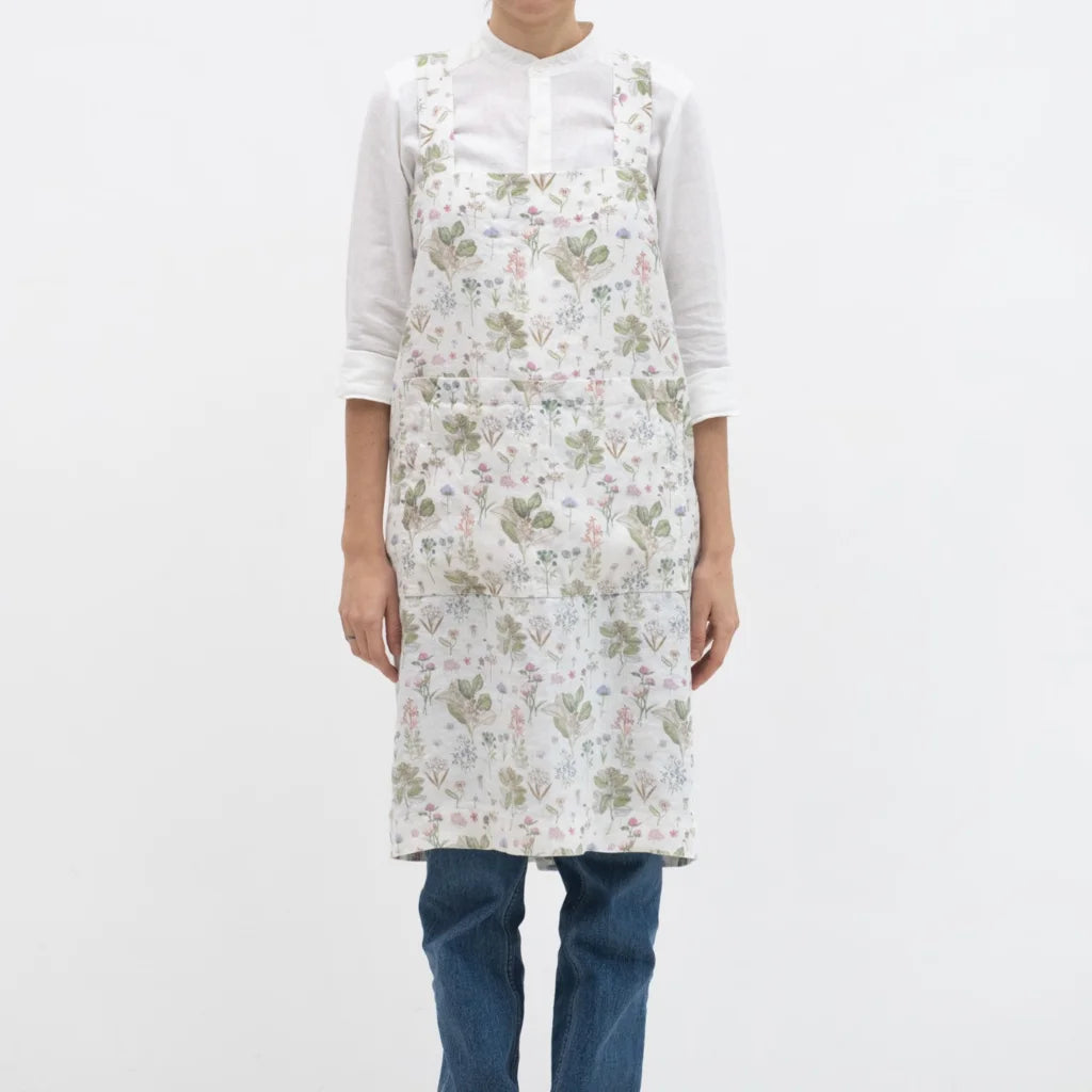 Leinen Pinafore-Schürze Botanik in Weiß+Rosa+Grün+Braun Muster Botanik von Linen Tales Größe 114 cm breit+ 83 cm lang