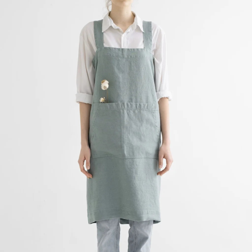 Leinen Pinafore-Schürze in Mint Grün von Linen Tales Größe 114 cm breit+ 83 cm lang