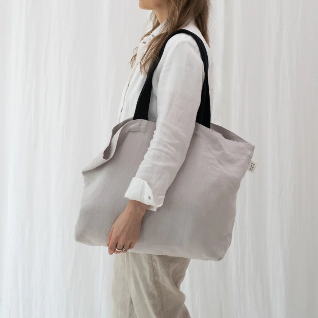 Leinen Schultertasche in Silber Grau von Linen Tales Größe 56 cm breit+ 41 cm lang