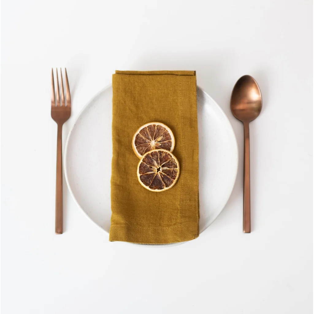 Leinen Stoffserviette 2er-Pack in Bronze Gelb von Linen Tales Größe 40x40 cm