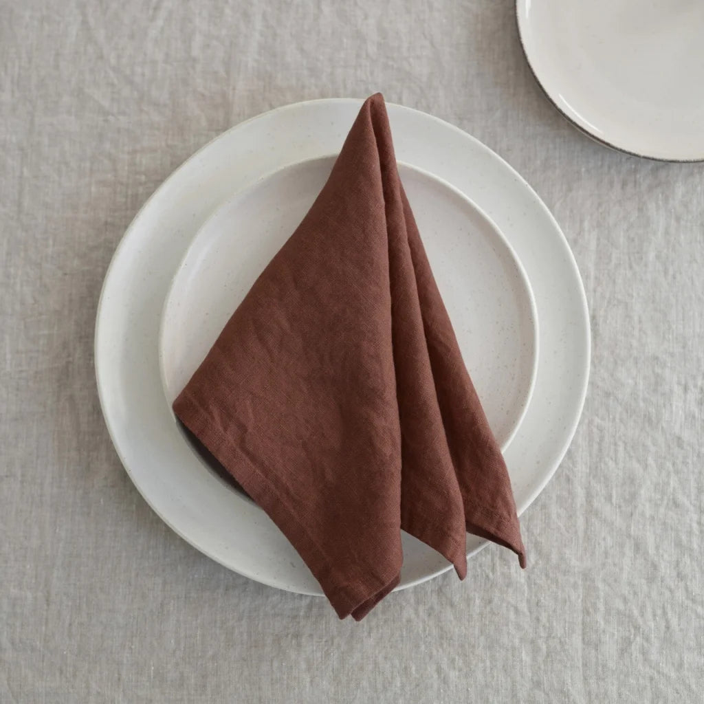 Leinen Stoffserviette 2er-Pack in Schokolade Braun von Linen Tales Größe 50x50 cm