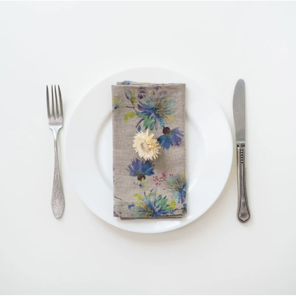 Leinen Stoffserviette Blumen 2er-Pack in Creme+Blau Muster Blumen von Linen Tales Größe 45x45 cm