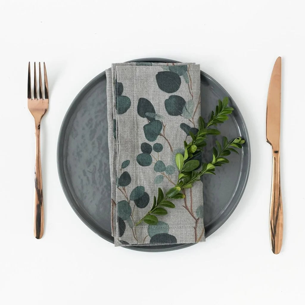 Leinen Stoffserviette Eukalyptus 2er-Pack in Creme+Grün+Dunkelgrün Creme+Grün+Grün Muster Eukalyptus von Linen Tales Größe 50x50 cm