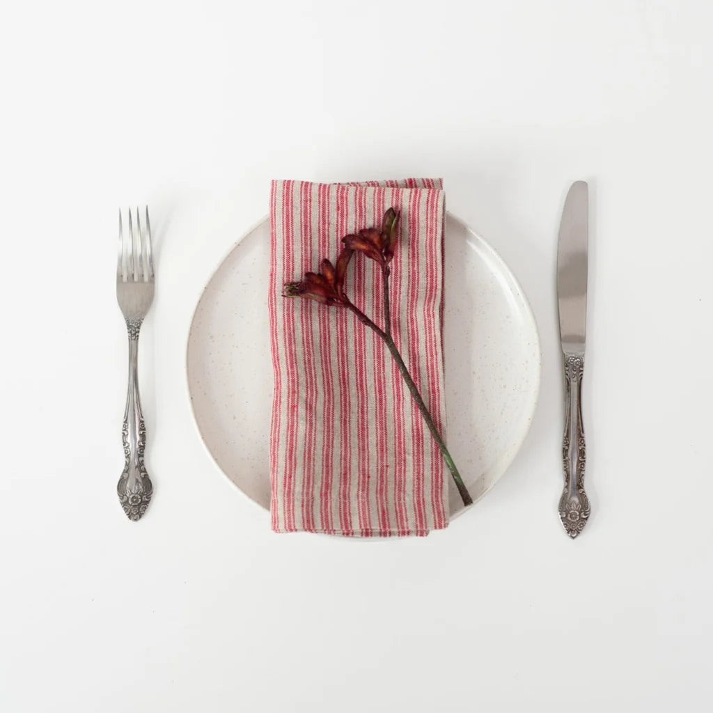 Leinen Stoffserviette Streifen 2er-Pack in Rot+Creme Muster Streifen von Linen Tales Größe 45x45 cm