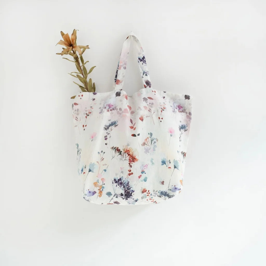 Leinen Tasche Blumen in Weiß+Lila+Orange Muster Blumen von Linen Tales Größe 54 cm breit+ 60 cm lang