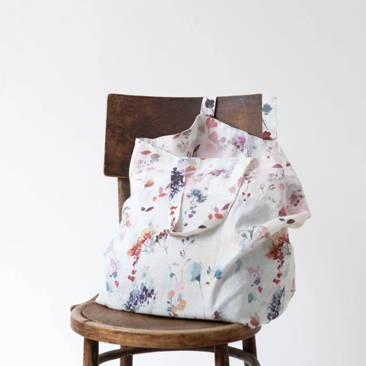 Leinen Tasche Blumen in Weiß+Lila+Orange Muster Blumen von Linen Tales Größe 54 cm breit+ 60 cm lang